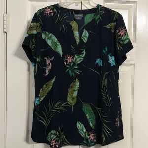 Van Heusen NAVY Floal Print Women's Blouse Size Medium Short Sleeves